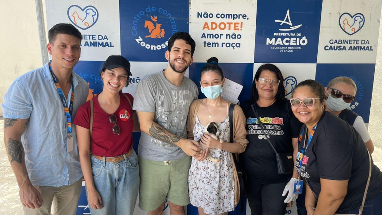 Feira de Adoção realizada no Maceió Shopping assegura seis acolhimentos responsáveis