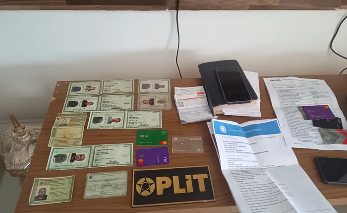 Documentos adulterados foram encontrados com o líder do grupo