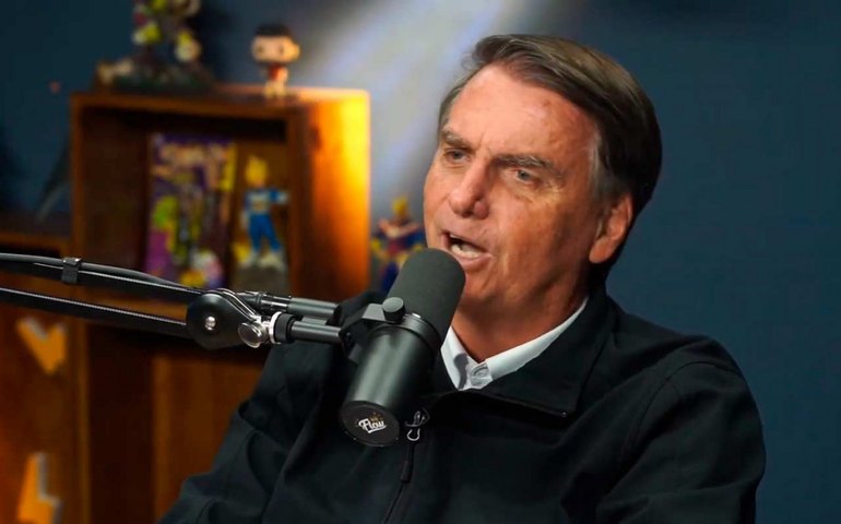 Bolsonaro é alvo de ação de vereadoras por frases homofóbicas em podcast