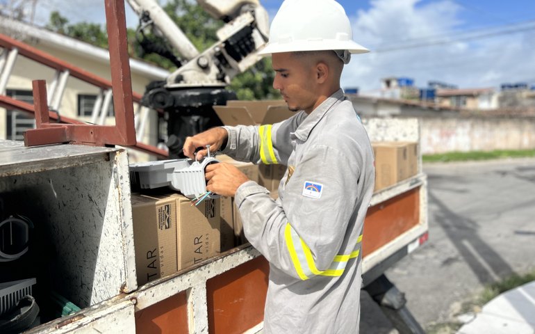 Prefeitura inicia implantação de rede 100% LED no bairro do Prado