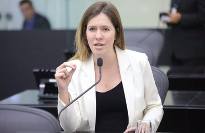 Cibele Moura se posiciona contra avanço de alunos sem desempenho mínimo em colégio militar