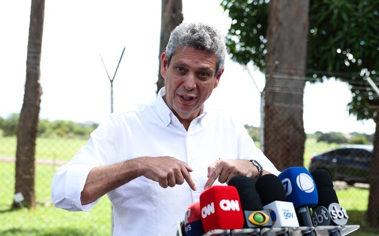 Presidente Lula ouve pautas de sindicatos em reunião neste sábado