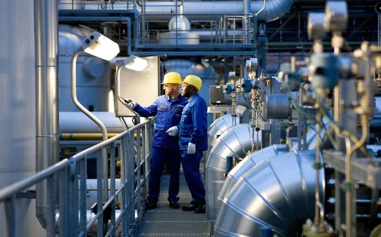 PMI industrial da Alemanha sobe a 43 em outubro e fica acima da prévia