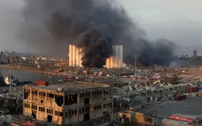 Fogo é extinto em porto atingido por explosão no Irã; número de mortos sobe para pelo menos 70