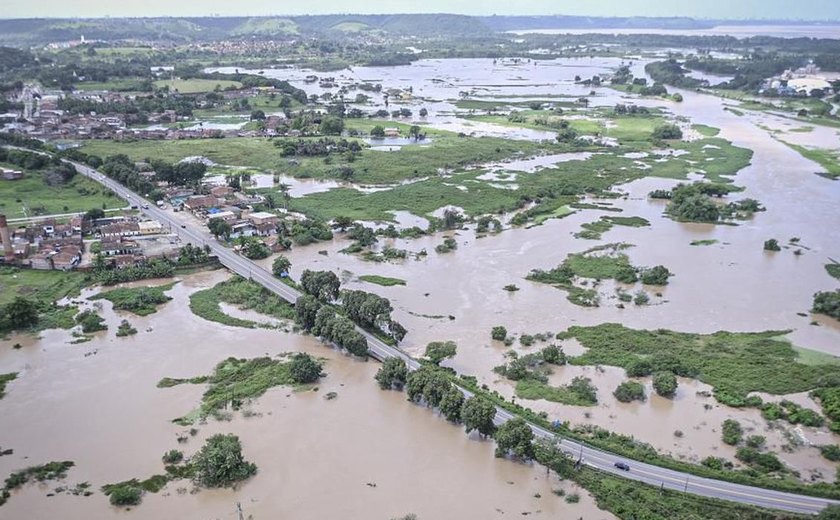 Inmet alerta para chuvas fortes e risco de alagamentos e deslizamentos
