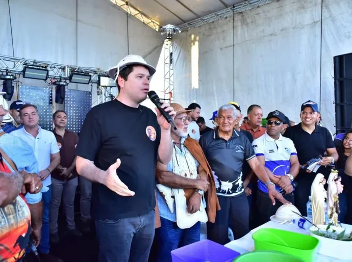 Davi Davino Filho participa de missa do Vaqueiro em Delmiro Gouveia, e destaca união pela mudança em Alagoas