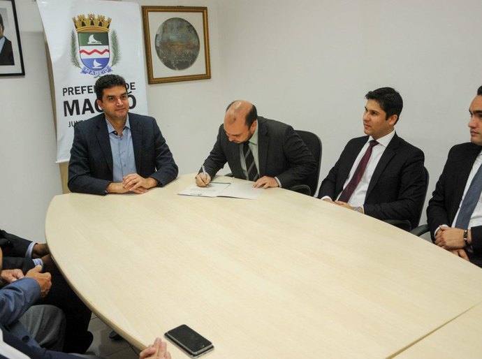 Rui Palmeira dá posse ao secretariado de sua segunda gestão em Maceió