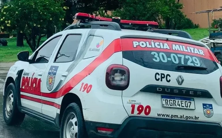 Homem é espancado por populares após ser flagrado agredindo mulher em Arapiraca