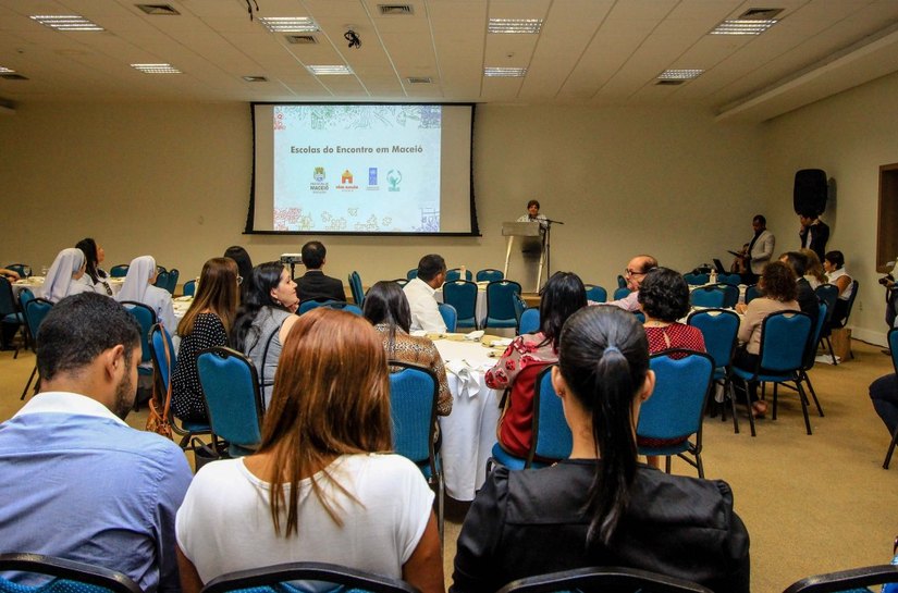 Reunião apresenta projeto Escolas do Encontro para Maceió