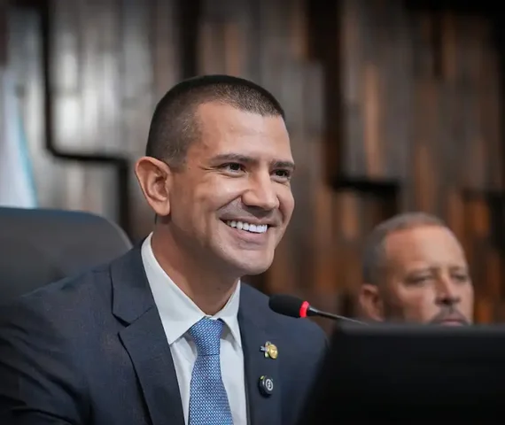 Douglas Ruas é eleito governador do Rio de Janeiro no primeiro turno após retotalização dos votos