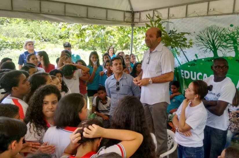 Sempma lembra Dia da Árvore com plantio de mudas