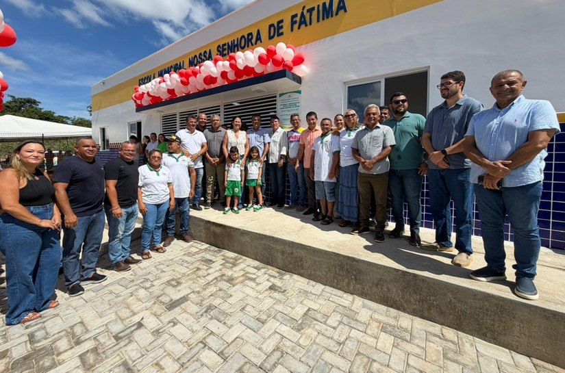 Volta às aulas em Branquinha é marcada por inauguração de escola, entrega de mobiliários e kits escolares