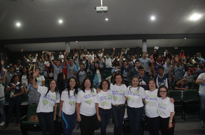 Alunos das escolas municipais participam de Aulão Prova Brasil