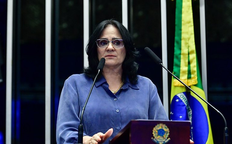 Damares defende aumento real dos valores da tabela de isenção do IR