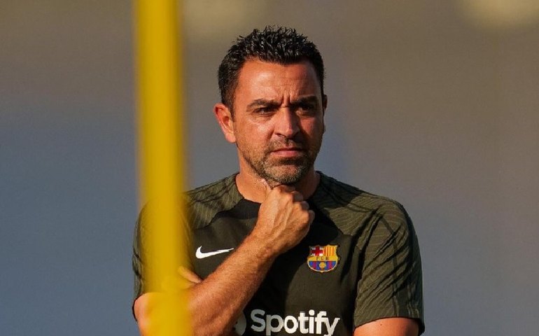 Xavi pede foco ao Barcelona para manter aproveitamento de 100% na Liga dos Campeões