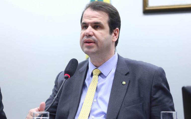 Comissão aprova projeto que permite rescisão de contrato de telecomunicação sem multa por má qualidade
