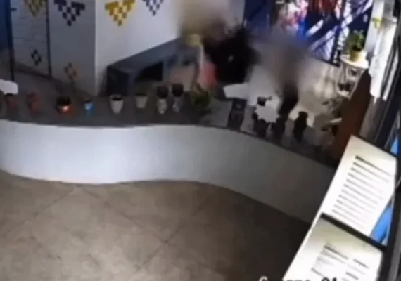 Funcionária é agredida por colegas dentro de escola em Dois Riachos, no interior de Alagoas