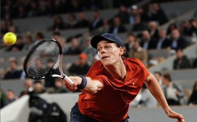 Sinner bate sensação russa e avança às oitavas em Roland Garros; Rublev é surpreendido