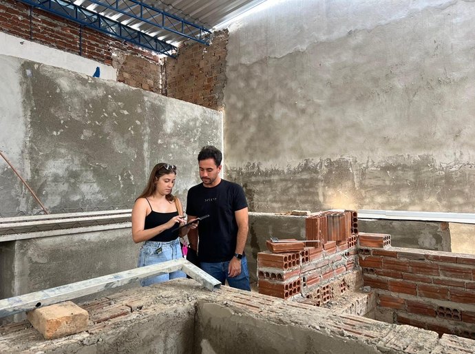 Prefeito de Santana do Mundaú acompanha obras em andamento no município