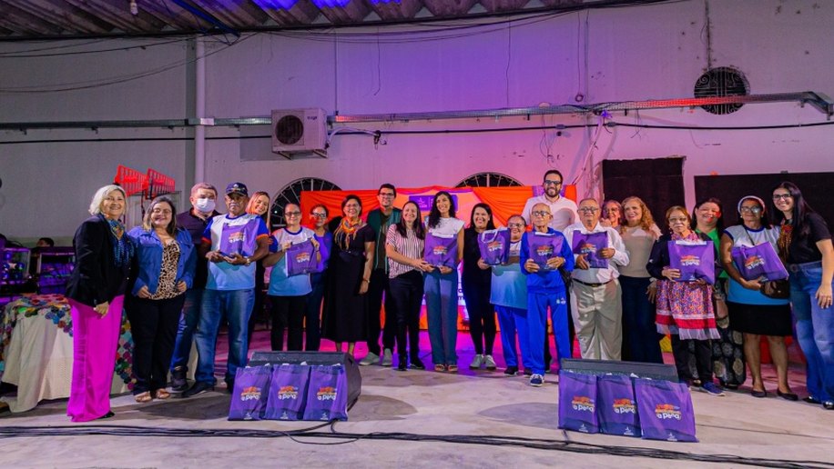 Sarau Cultural voltado à leitura reúne cerca de 400 alunos da EJAI na sede da Semed