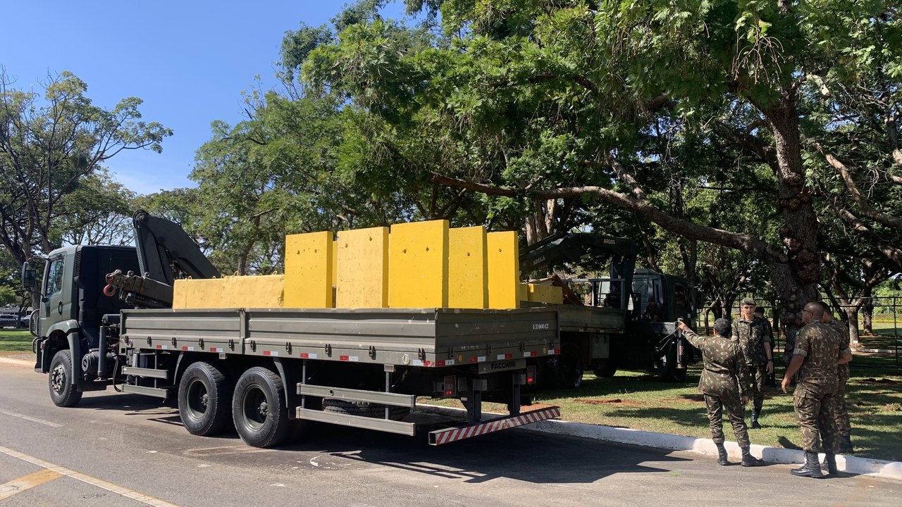 Exército retira barricadas dos Palácios da Alvorada e do Jaburu por ordem de Lula