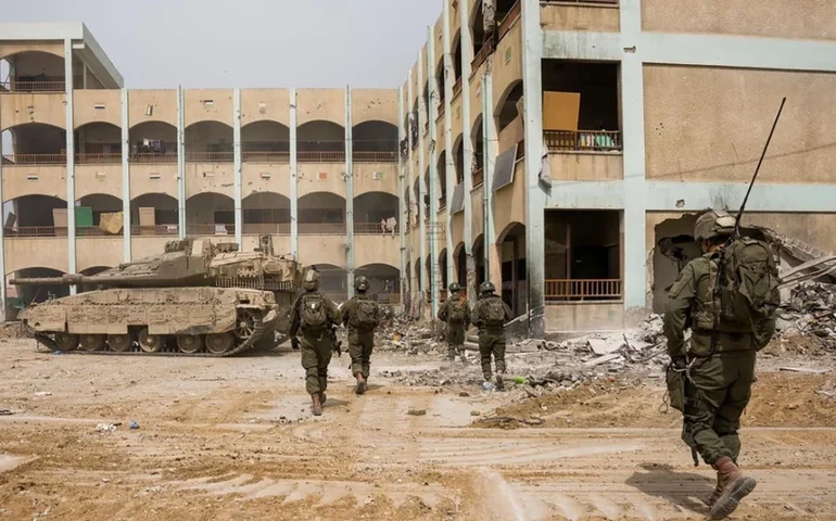 Caminhão invade ponto de ônibus e deixa 35 feridos perto de base militar em Israel