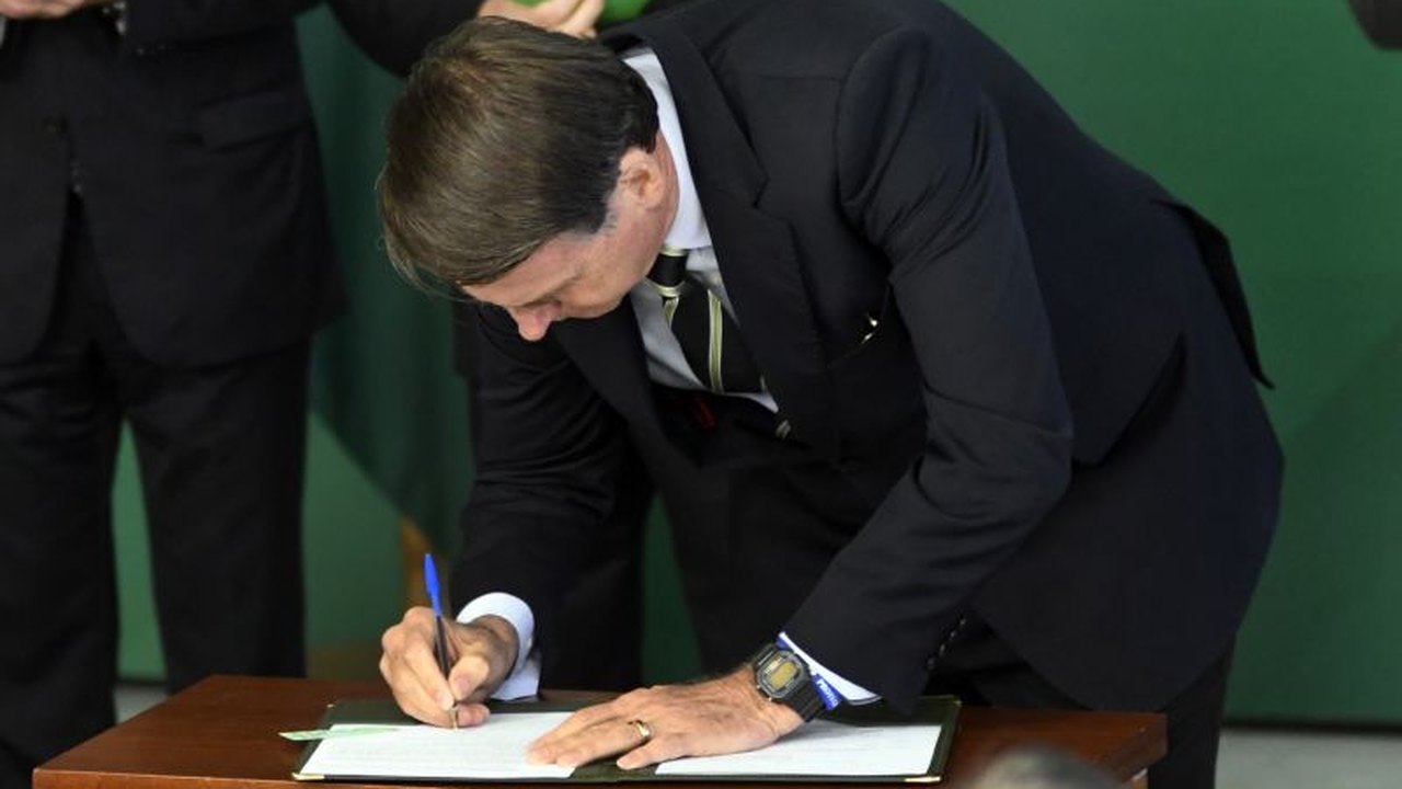 Bolsonaro assina decreto que institui Plano Nacional de Fertilizantes 2022-2050