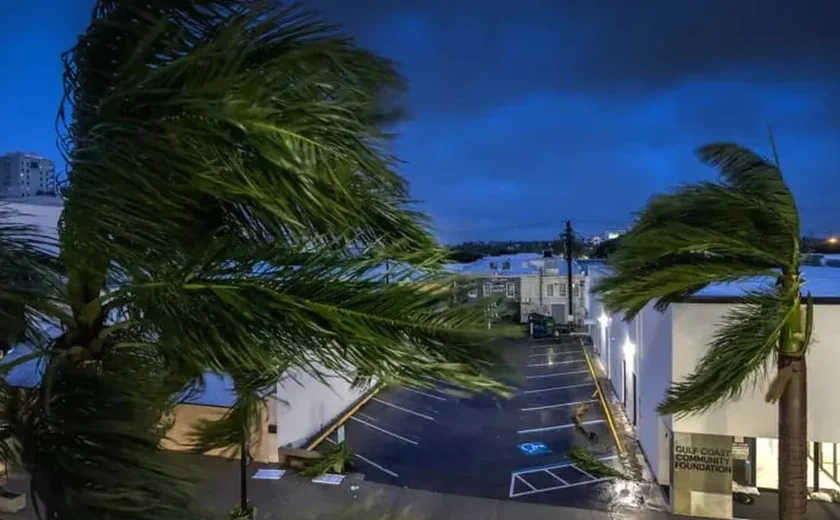 Furacão Milton chega à Flórida destruindo casas e provocando inundações