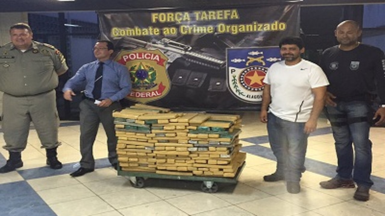 Operação integrada entre PM e PF apreende 400 Kg de maconha