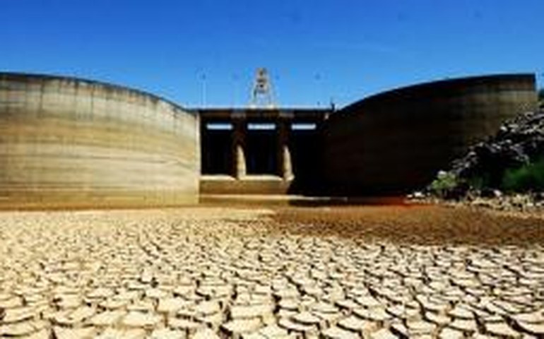 São Paulo: Nível do Cantareira cai a 4,1%; primeira cota do volume morto dura até novembro