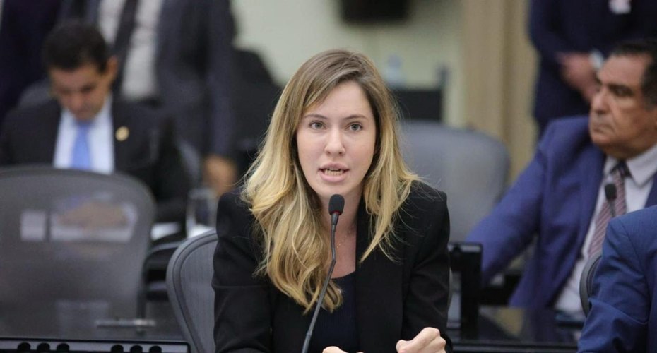 'Superação e amor ao esporte': projeto de Cibele Moura que concede Comenda Zagallo ao ex-jogador Peu é aprovado