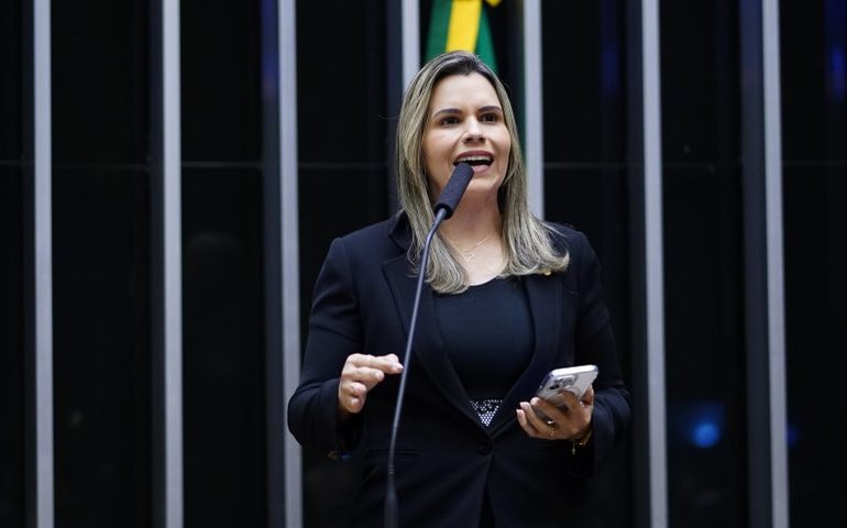 Comissão aprova prestação de serviço comunitário para adolescente que recusar advertência