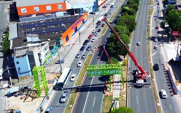 Durval de Góes Monteiro terá trecho interditado neste sábado para instalação de passarela