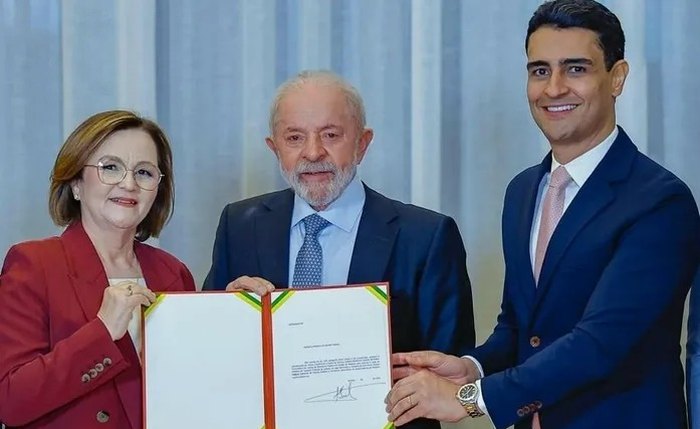 Marluce Caldas ao lado de Lula e do prefeito JHC
