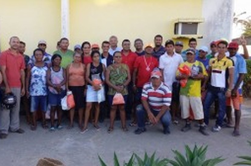 Secretaria de Penedo entrega kits de fardamento e equipamentos de proteção individual