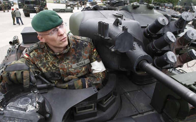 Preparativos militares na Europa sugerem postura ofensiva, avalia analista