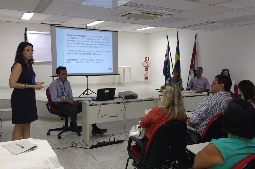 Processos licitatórios: SMF leva orientações a secretarias