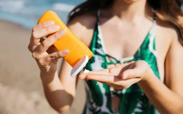 Chegada das férias de verão exigem atenção redobrada com a pele
