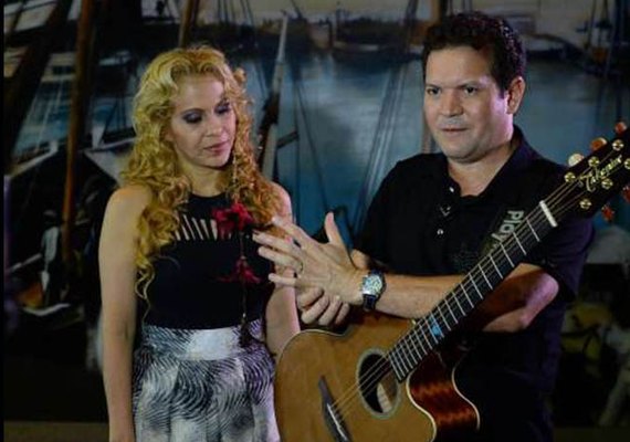 Joelma ignora Chimbinha ao vivo ao pedi doações para o Teleton