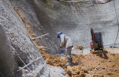 Obra de contenção em encosta do São Jorge entra na reta final