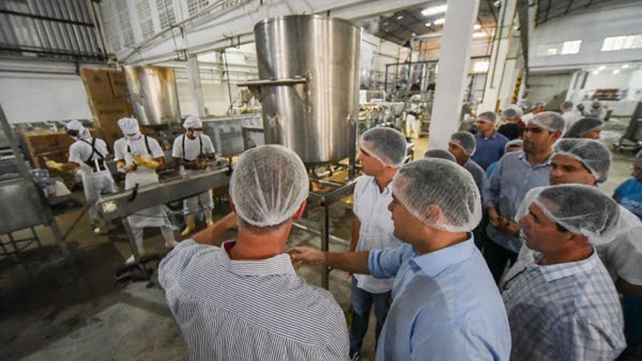 Governador abre ações no Agreste com inauguração de indústria de alimentos