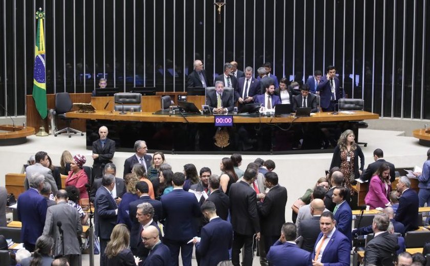 Plenário da Câmara inicia análise da proposta que muda abono salarial, acompanhe