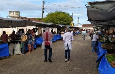População de Penedo é orientada sobre medidas de prevenção contra Covid-19 