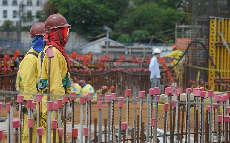Índice que corrige salários, INPC acumula 5,05% em 12 meses