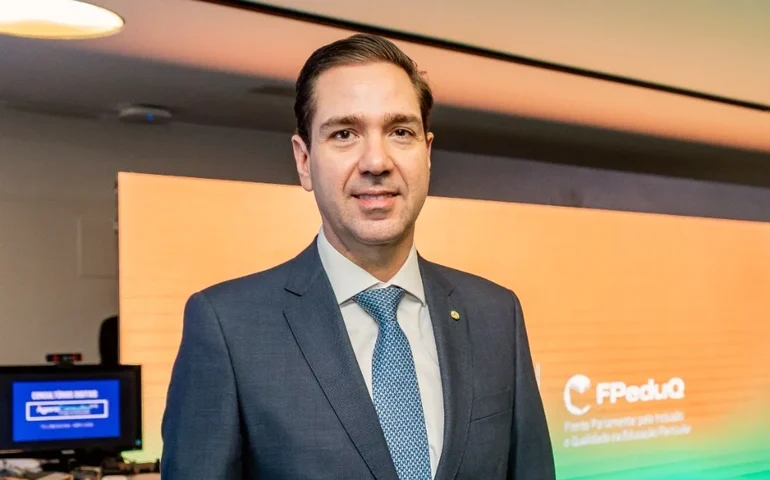 Eduardo Bismarck defende consenso e segurança jurídica na regulamentação da inteligência artificial no Brasil