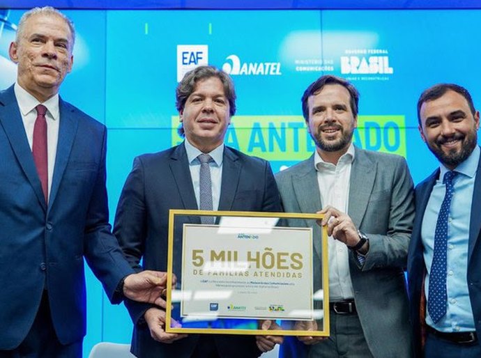 Ministério das Comunicações e EAF chegam a 5 milhões de famílias que receberam parabólicas digitais gratuitas