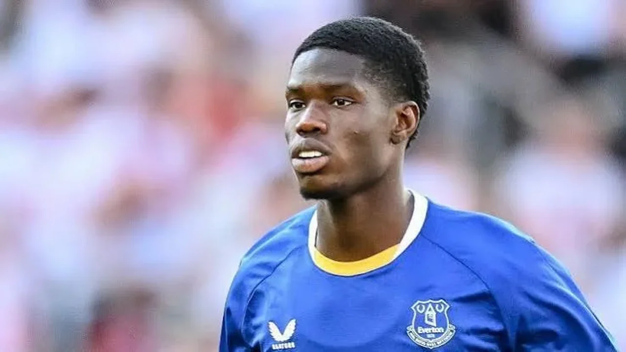 Dias após exibir itens de luxo, jogador da Premier League tem casa assaltada na Inglaterra