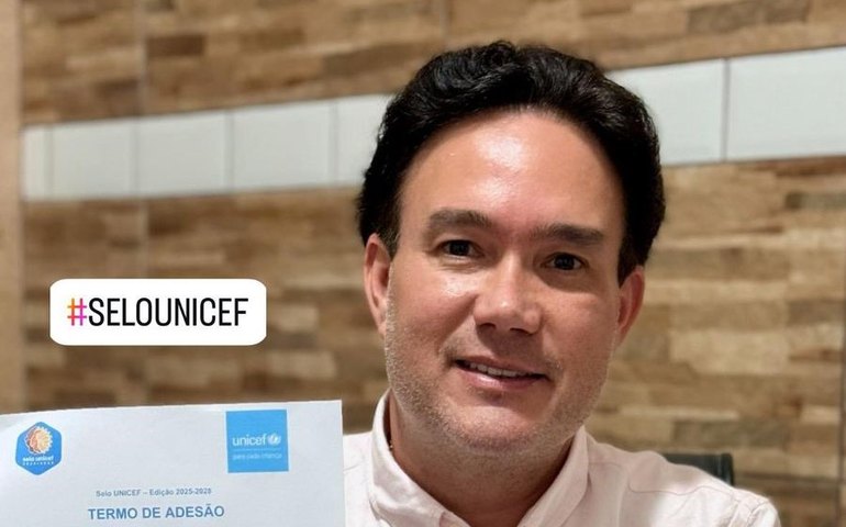 Prefeito Jorge Galvão assina termo de adesão de Jundiá ao Selo Unicef 2025-2028