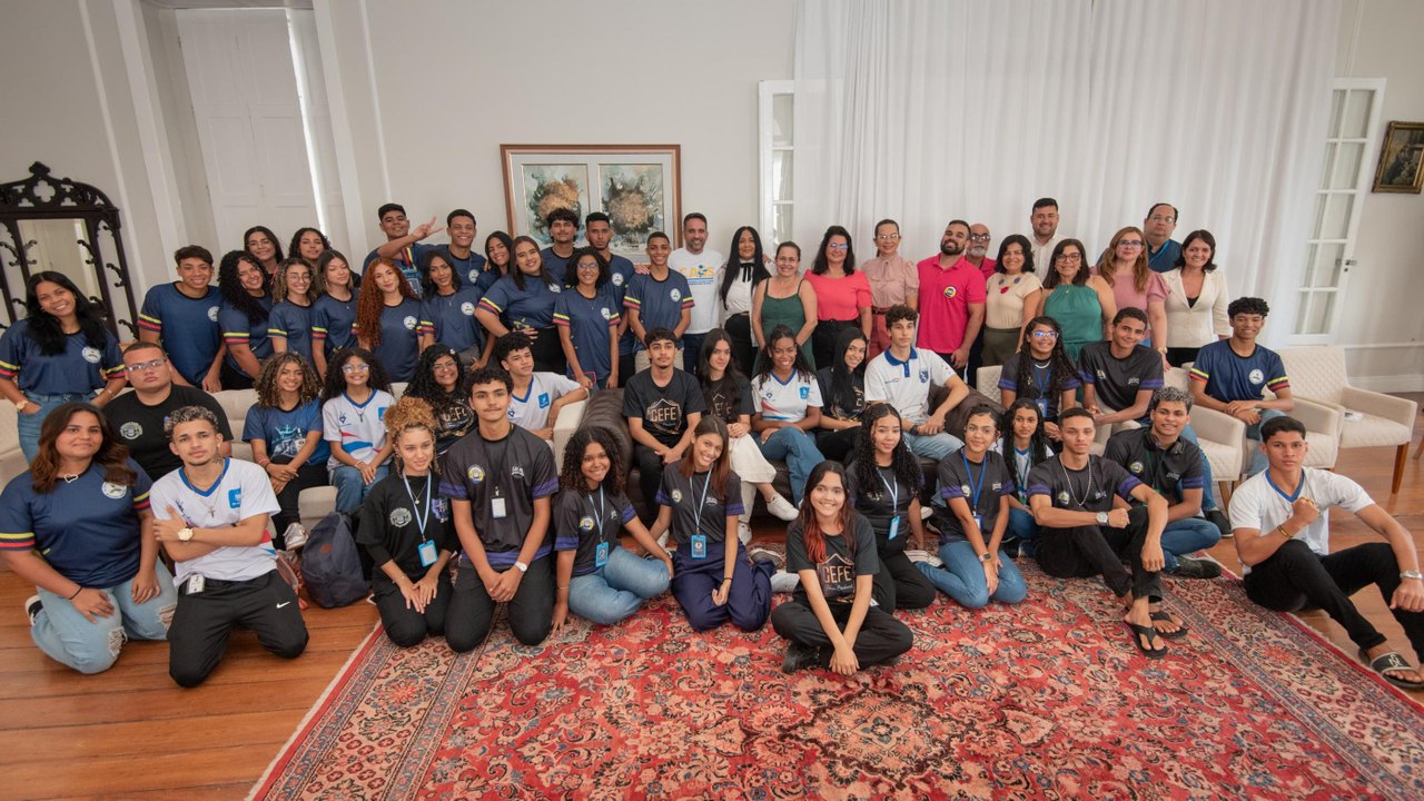 Em novo encontro com estudantes, governador destaca diálogo com comunidade escolar