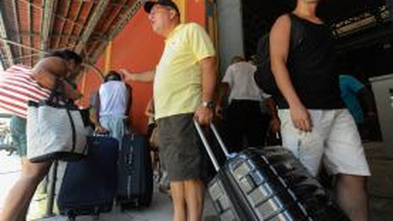 Gastos de turistas no exterior têm queda em janeiro após aumento do IOF